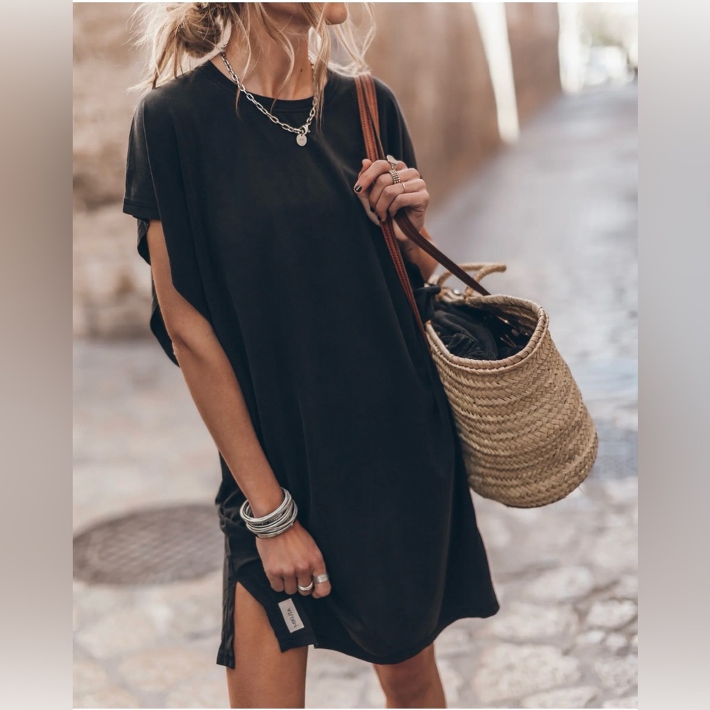 Mikuta short batwing dress